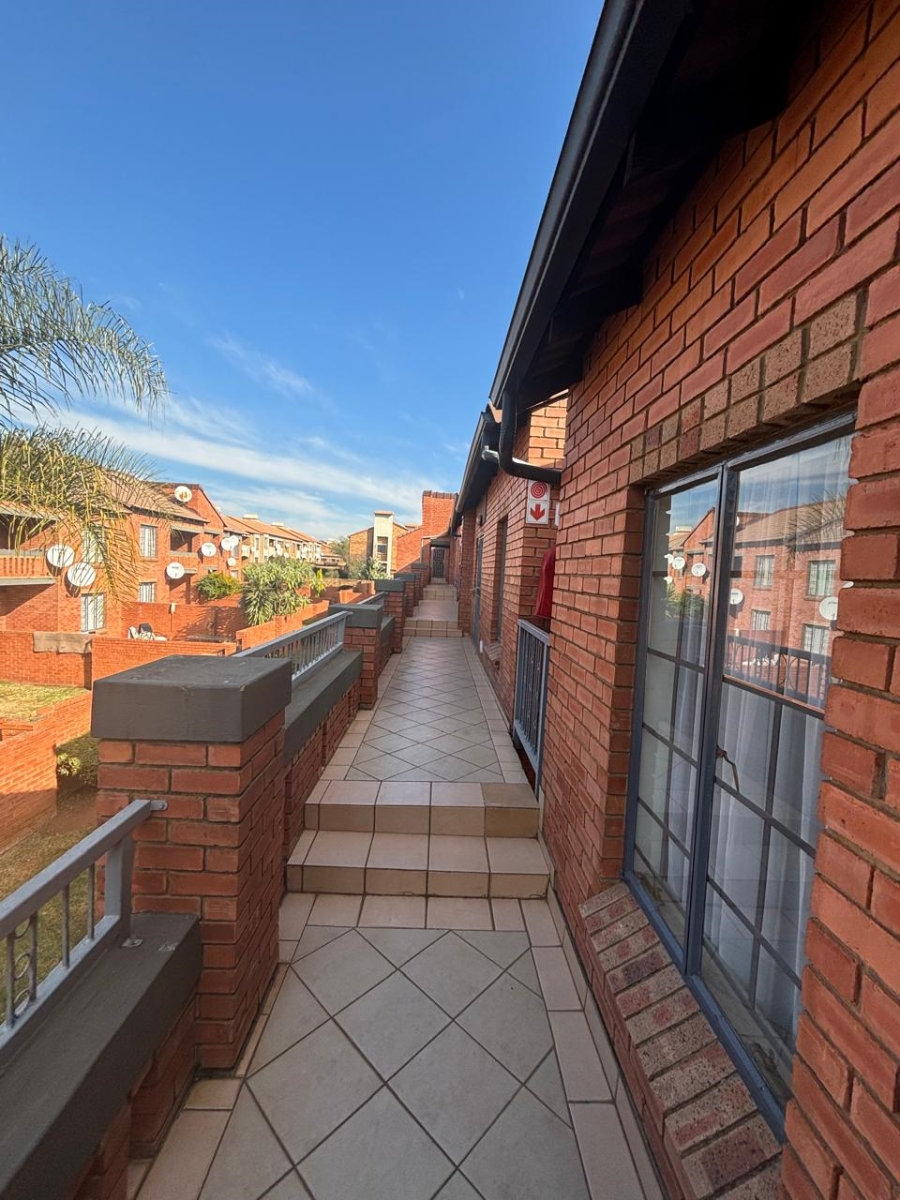 To Let 2 Bedroom Property for Rent in Mooikloof Ridge Gauteng