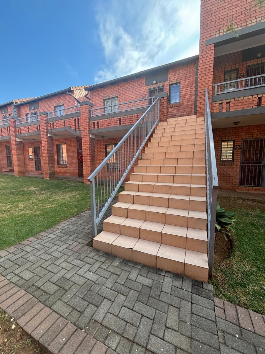 To Let 2 Bedroom Property for Rent in Mooikloof Ridge Gauteng
