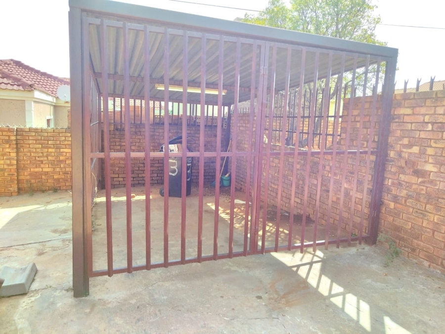 To Let 3 Bedroom Property for Rent in Danville Gauteng