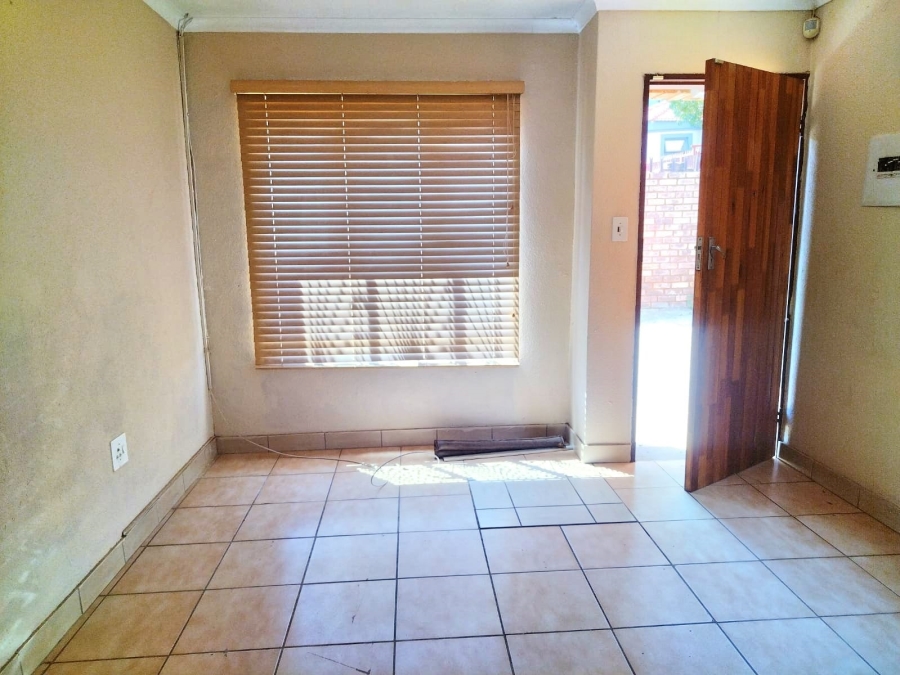 To Let 3 Bedroom Property for Rent in Danville Gauteng