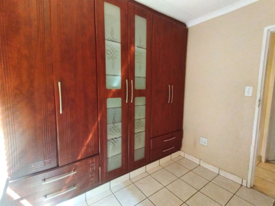 To Let 3 Bedroom Property for Rent in Danville Gauteng