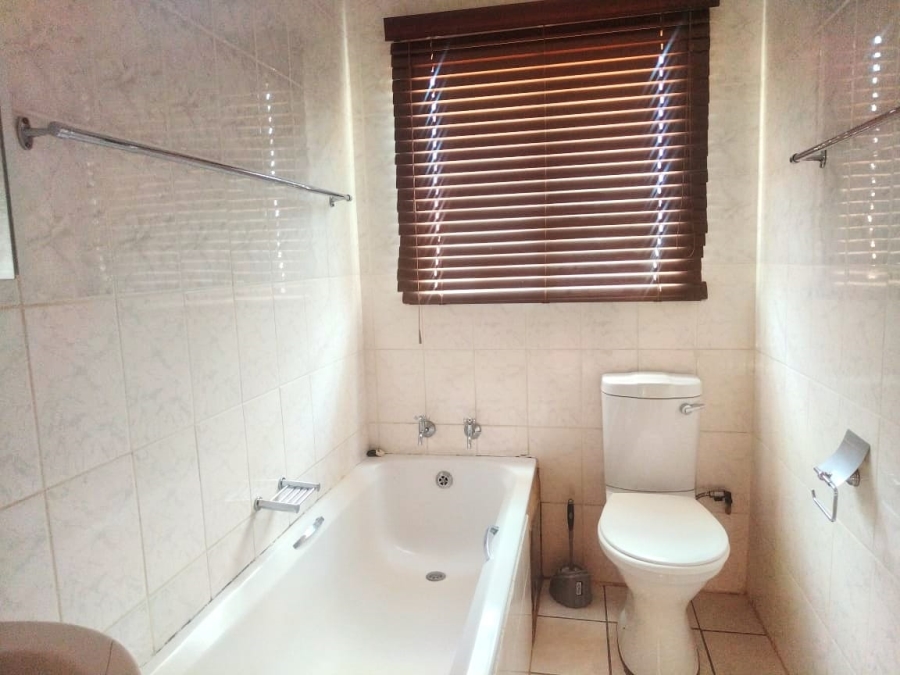To Let 3 Bedroom Property for Rent in Danville Gauteng