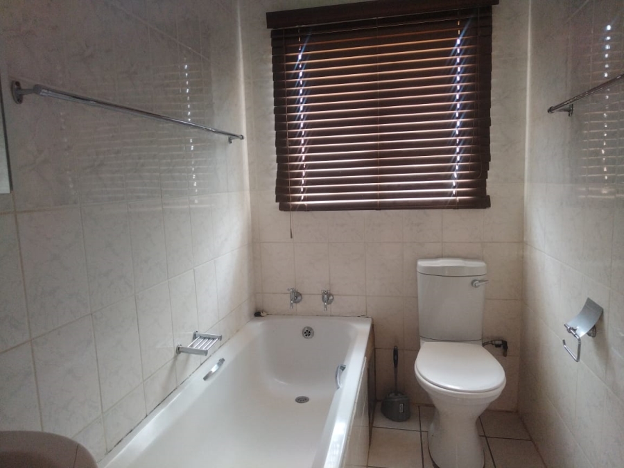 To Let 3 Bedroom Property for Rent in Danville Gauteng