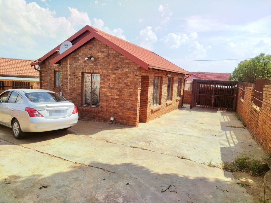 To Let 3 Bedroom Property for Rent in Danville Gauteng