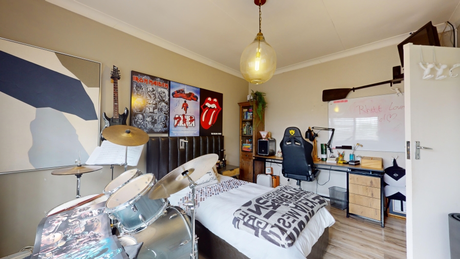 4 Bedroom Property for Sale in Dawnview Gauteng