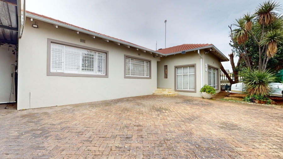 4 Bedroom Property for Sale in Dawnview Gauteng