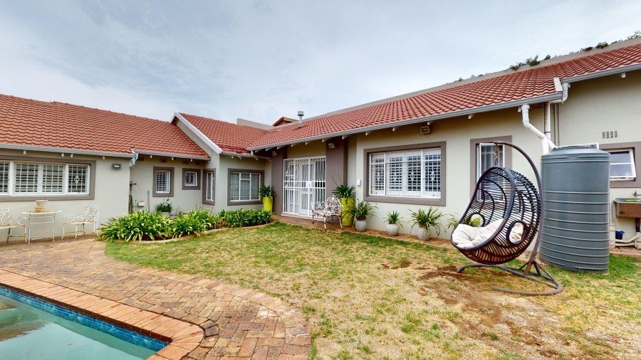 4 Bedroom Property for Sale in Dawnview Gauteng