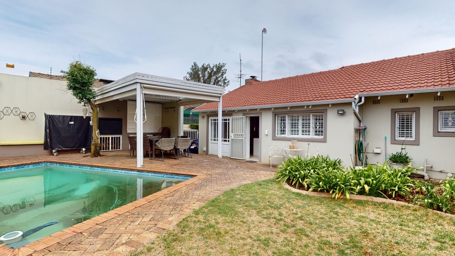 4 Bedroom Property for Sale in Dawnview Gauteng