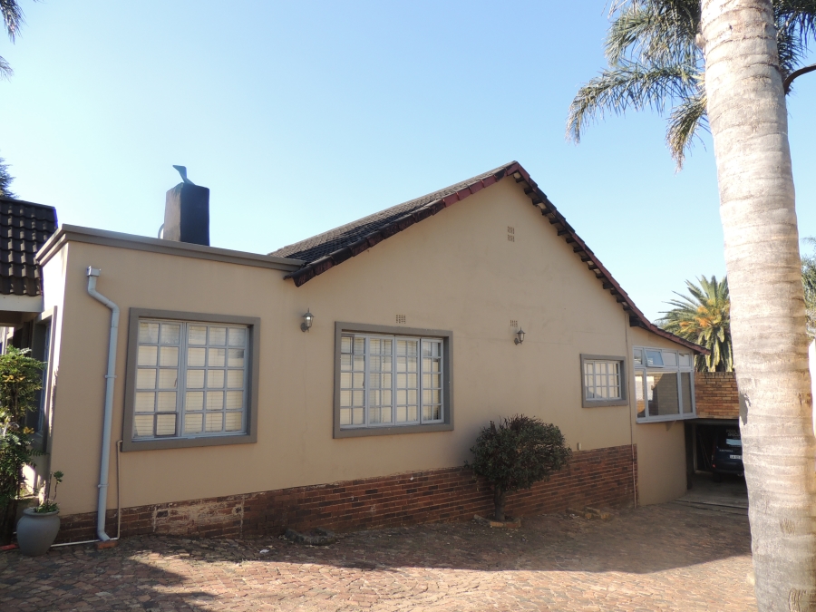 3 Bedroom Property for Sale in Linmeyer Gauteng