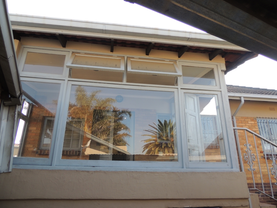 3 Bedroom Property for Sale in Linmeyer Gauteng