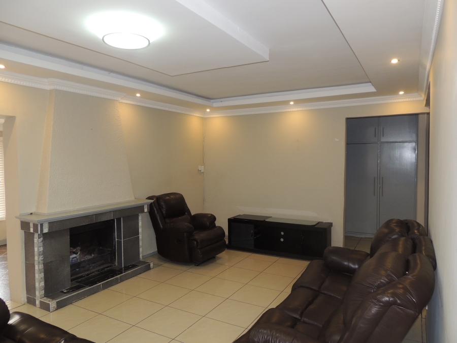 3 Bedroom Property for Sale in Linmeyer Gauteng