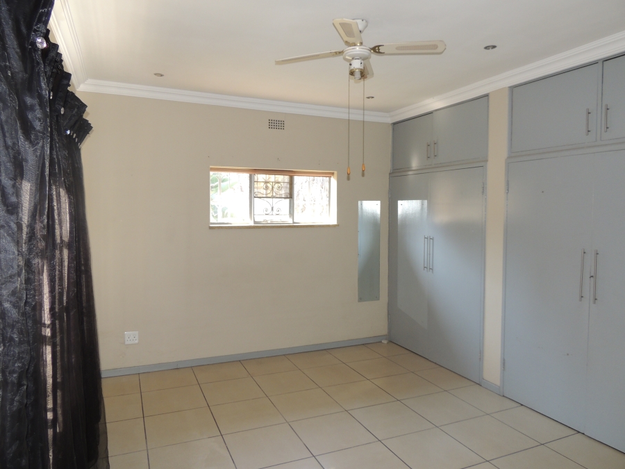 3 Bedroom Property for Sale in Linmeyer Gauteng