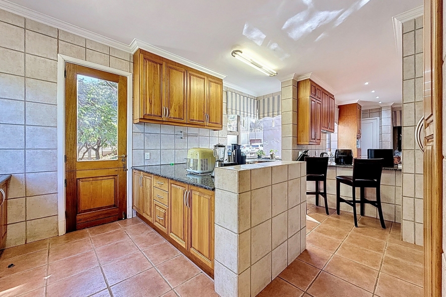5 Bedroom Property for Sale in Mooikloof Equestrian Estate Gauteng
