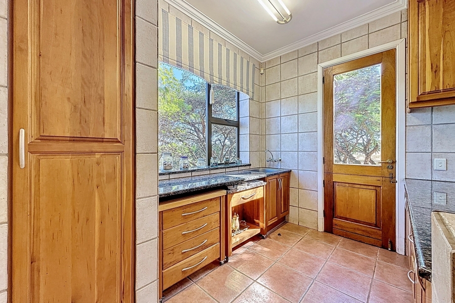 5 Bedroom Property for Sale in Mooikloof Equestrian Estate Gauteng