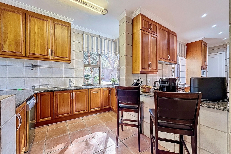 5 Bedroom Property for Sale in Mooikloof Equestrian Estate Gauteng
