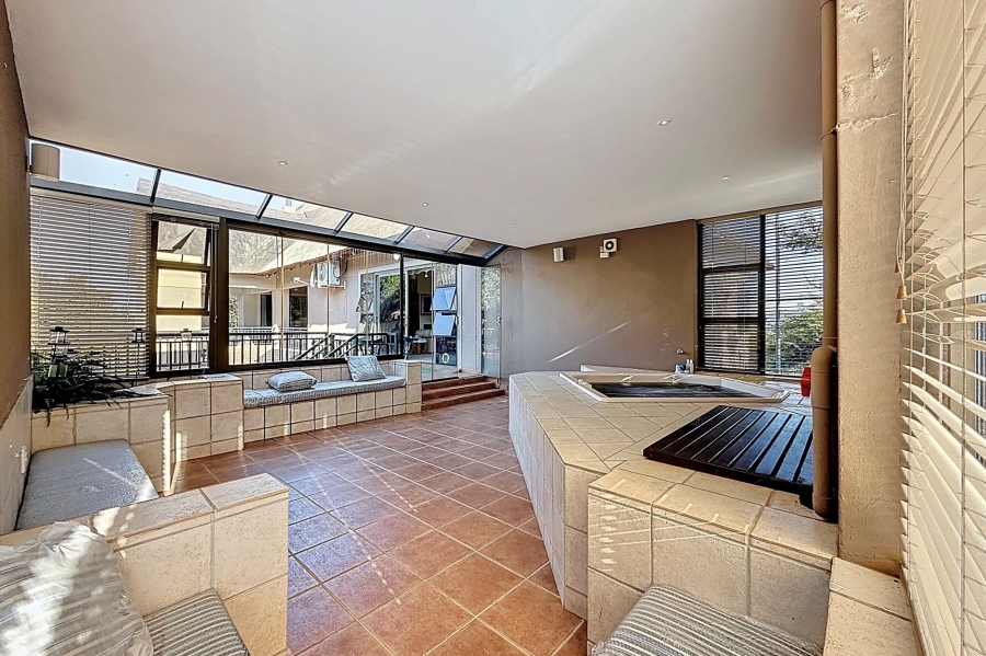 5 Bedroom Property for Sale in Mooikloof Equestrian Estate Gauteng