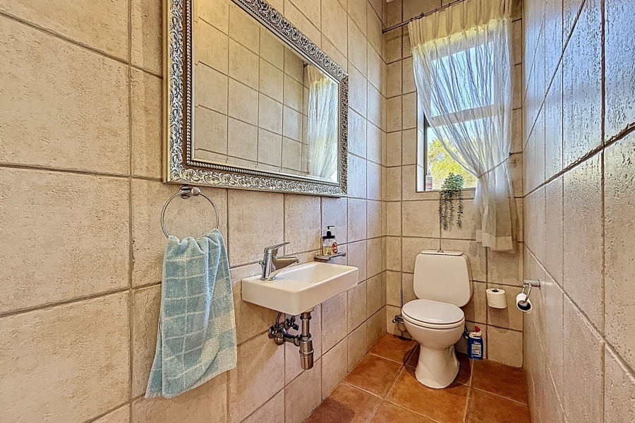5 Bedroom Property for Sale in Mooikloof Equestrian Estate Gauteng