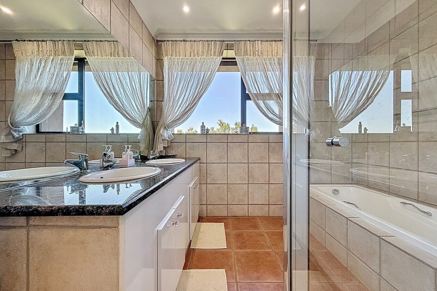5 Bedroom Property for Sale in Mooikloof Equestrian Estate Gauteng
