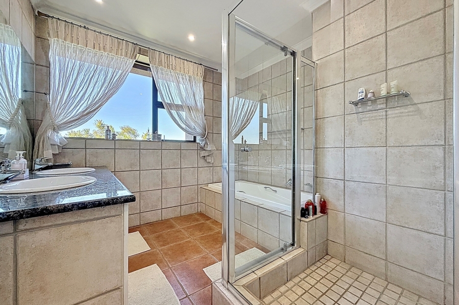 5 Bedroom Property for Sale in Mooikloof Equestrian Estate Gauteng