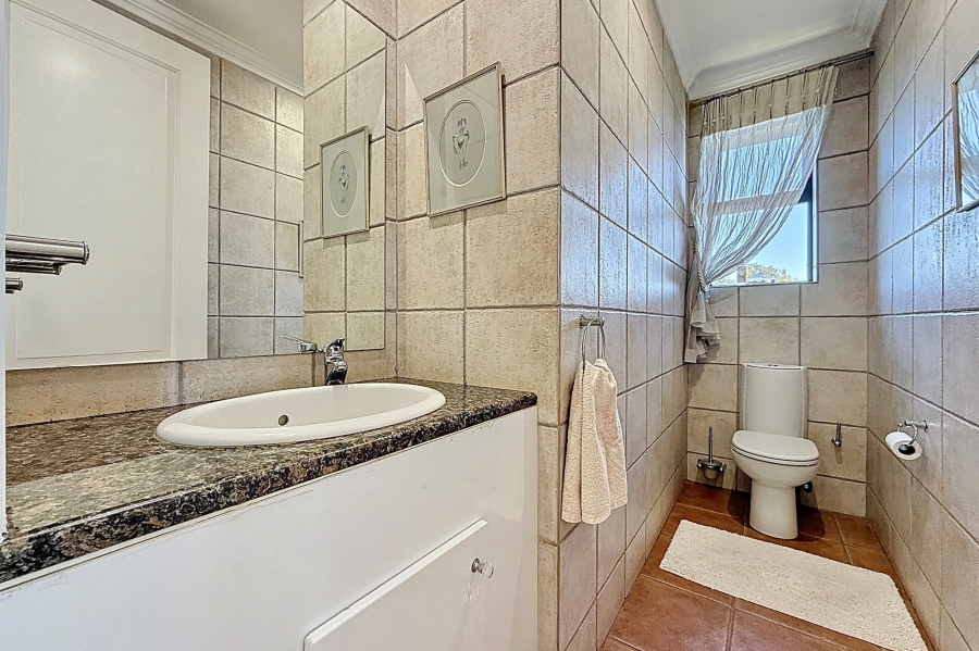 5 Bedroom Property for Sale in Mooikloof Equestrian Estate Gauteng