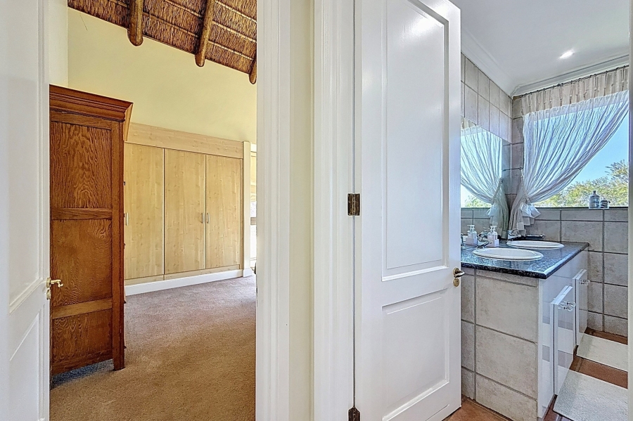 5 Bedroom Property for Sale in Mooikloof Equestrian Estate Gauteng