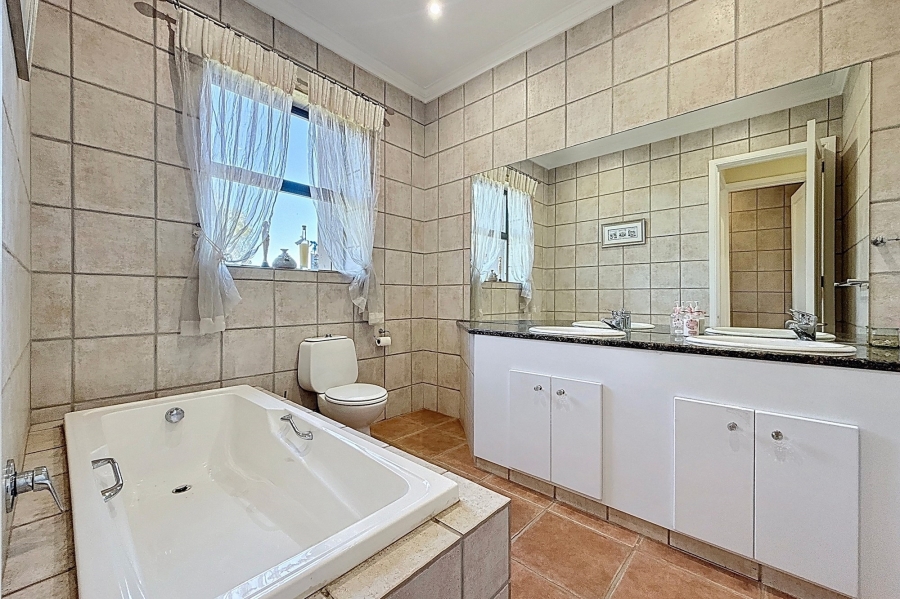 5 Bedroom Property for Sale in Mooikloof Equestrian Estate Gauteng