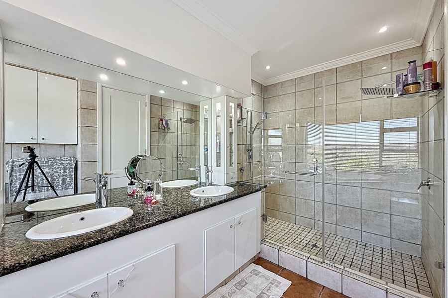 5 Bedroom Property for Sale in Mooikloof Equestrian Estate Gauteng