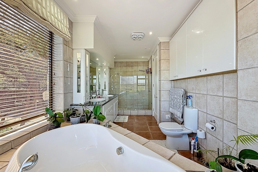 5 Bedroom Property for Sale in Mooikloof Equestrian Estate Gauteng