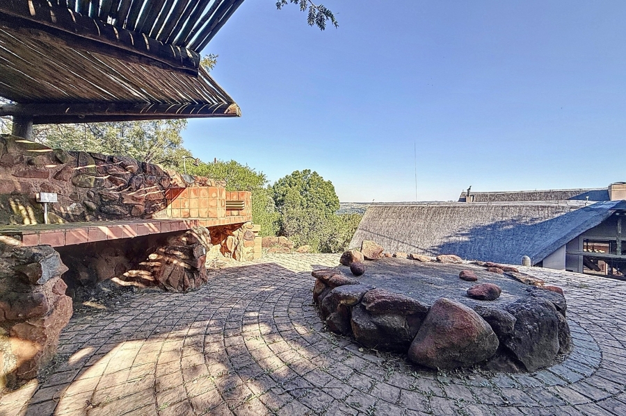 5 Bedroom Property for Sale in Mooikloof Equestrian Estate Gauteng