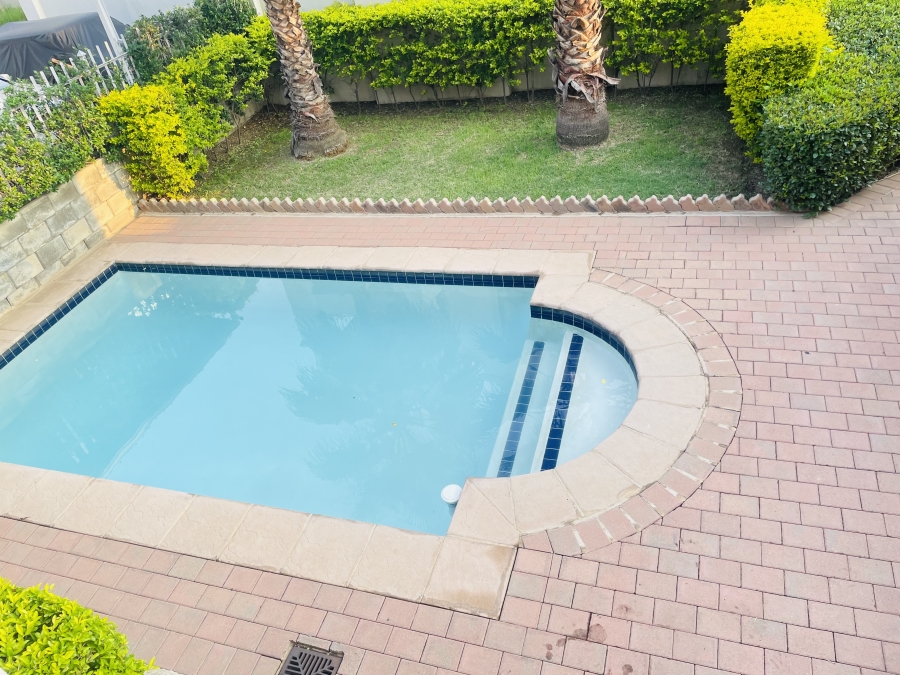 2 Bedroom Property for Sale in Erand Gardens Gauteng