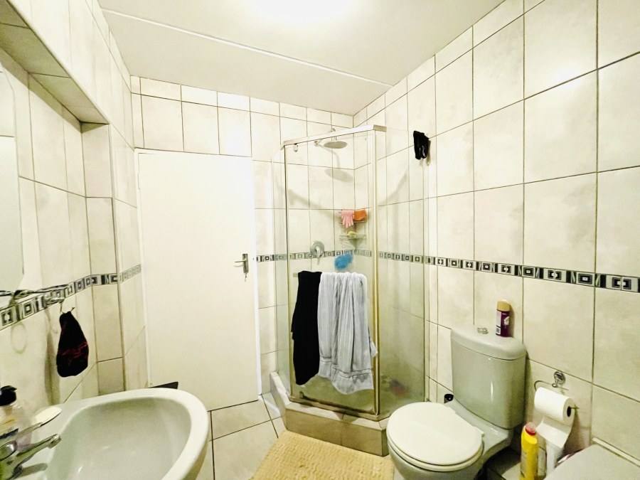 2 Bedroom Property for Sale in Erand Gardens Gauteng
