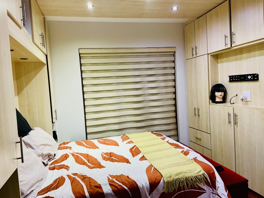 2 Bedroom Property for Sale in Erand Gardens Gauteng