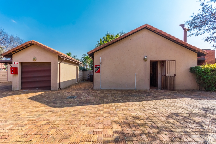 2 Bedroom Property for Sale in Pierre Van Ryneveld Gauteng