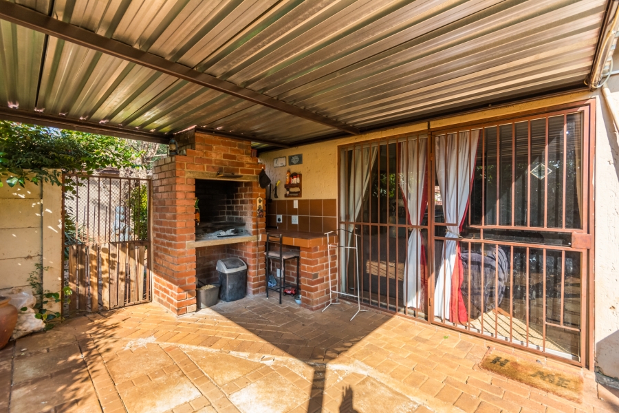 2 Bedroom Property for Sale in Pierre Van Ryneveld Gauteng