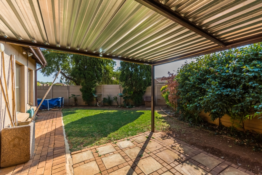 2 Bedroom Property for Sale in Pierre Van Ryneveld Gauteng