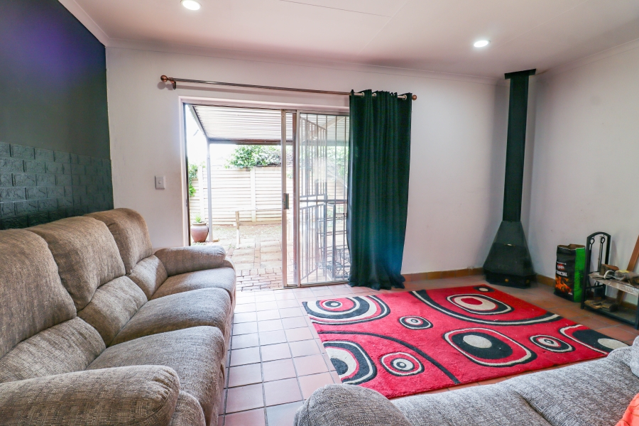 2 Bedroom Property for Sale in Pierre Van Ryneveld Gauteng