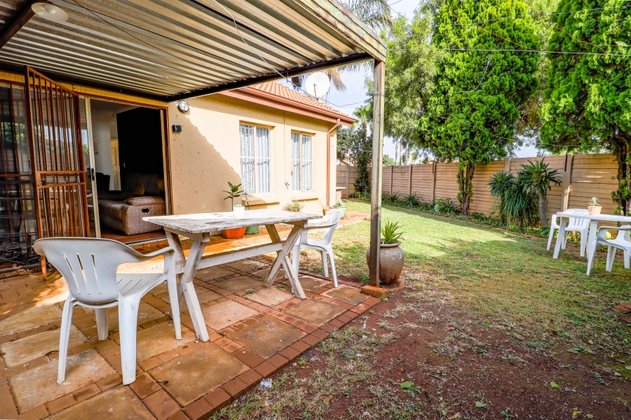 2 Bedroom Property for Sale in Pierre Van Ryneveld Gauteng