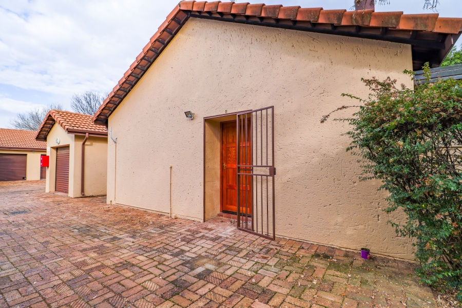 2 Bedroom Property for Sale in Pierre Van Ryneveld Gauteng