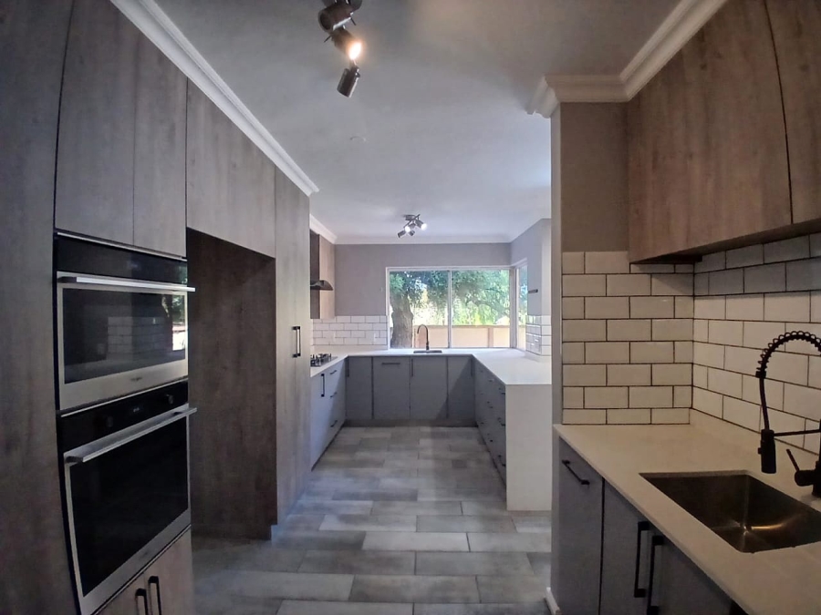 To Let 4 Bedroom Property for Rent in Lynnwood Gauteng