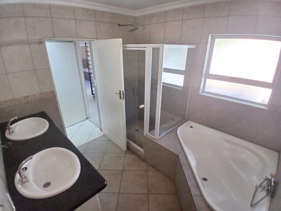 To Let 4 Bedroom Property for Rent in Lynnwood Gauteng
