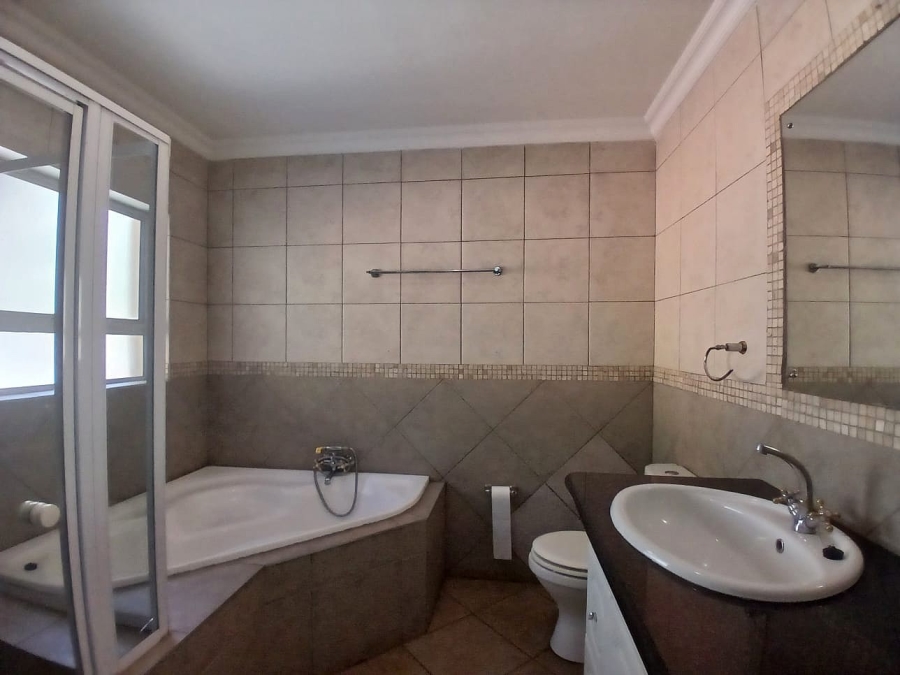 To Let 4 Bedroom Property for Rent in Lynnwood Gauteng