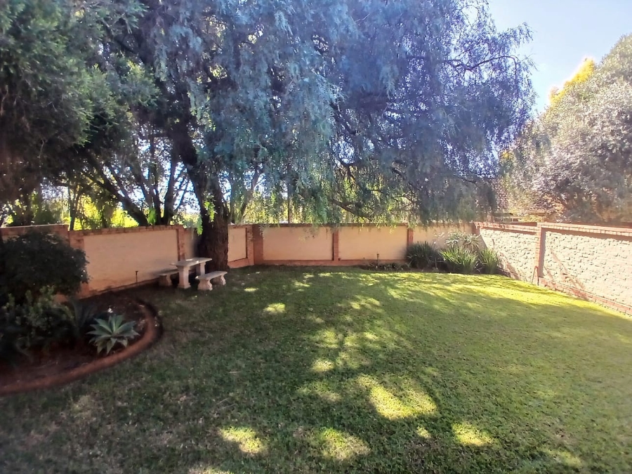 To Let 4 Bedroom Property for Rent in Lynnwood Gauteng