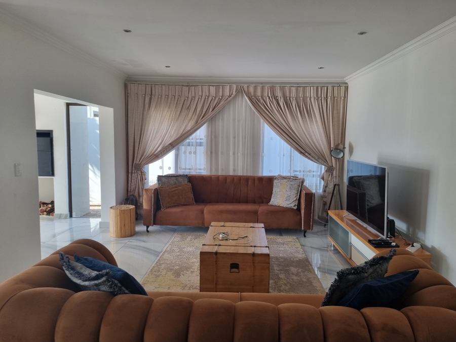4 Bedroom Property for Sale in Willow Acres Ext 10 Gauteng