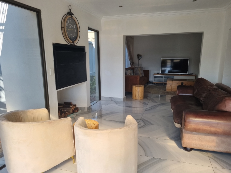 4 Bedroom Property for Sale in Willow Acres Ext 10 Gauteng