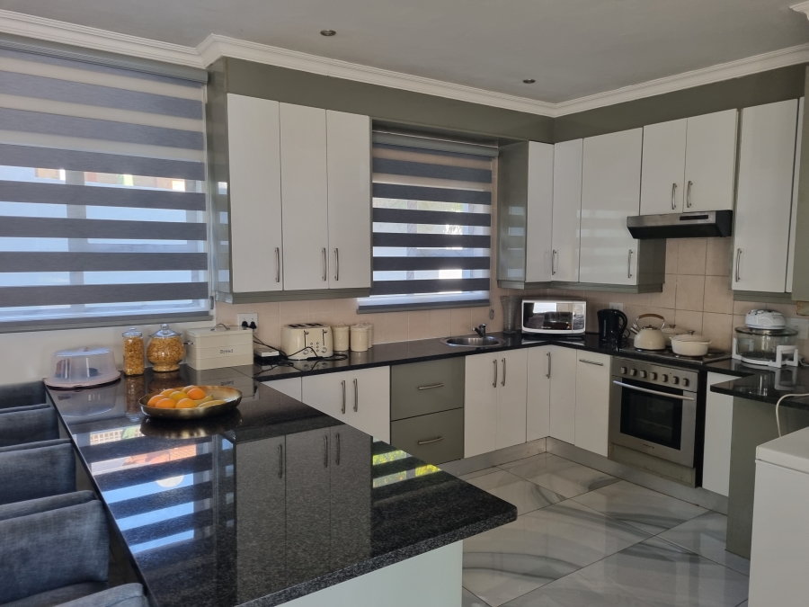 4 Bedroom Property for Sale in Willow Acres Ext 10 Gauteng