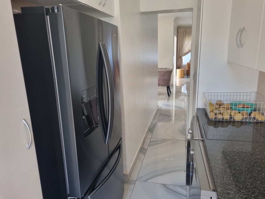 4 Bedroom Property for Sale in Willow Acres Ext 10 Gauteng