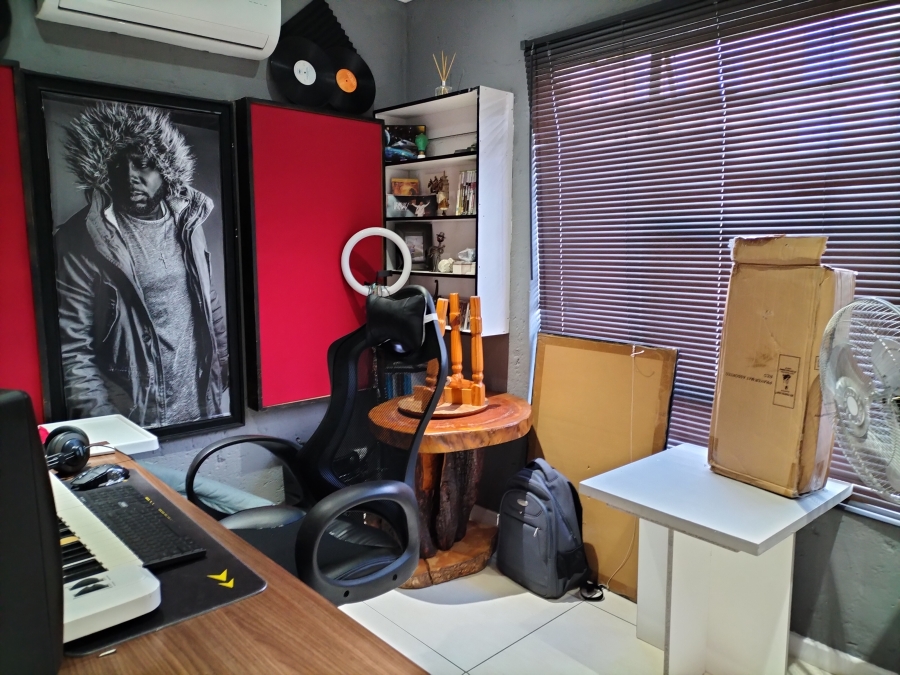 3 Bedroom Property for Sale in Breaunanda Gauteng