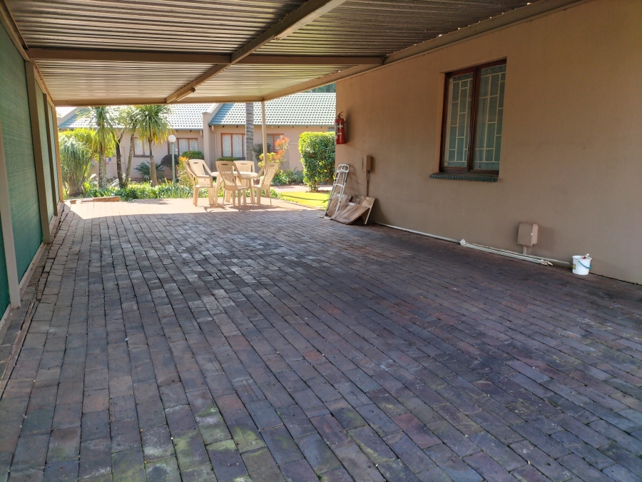 2 Bedroom Property for Sale in Noordheuwel Gauteng