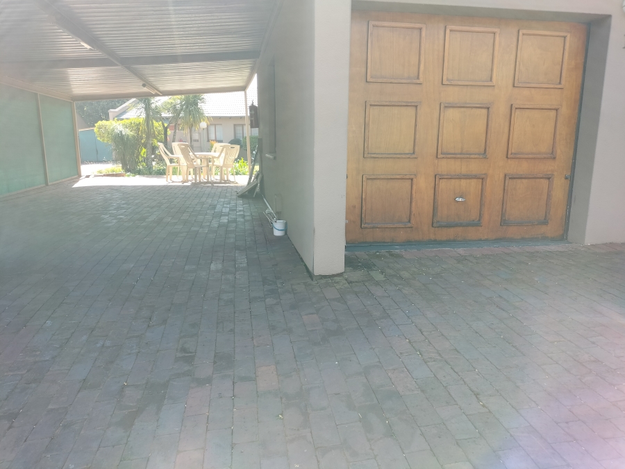 2 Bedroom Property for Sale in Noordheuwel Gauteng