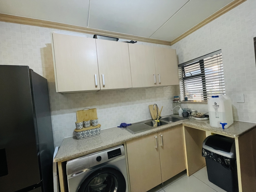 2 Bedroom Property for Sale in Erand Gardens Gauteng